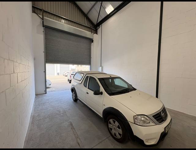 207M² WAREHOUSE TO LET IN FIRGROVE INDUSTRIAL ESTATE